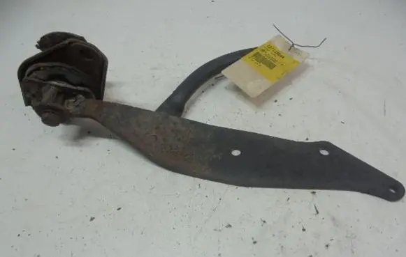 Engine mounting bracket