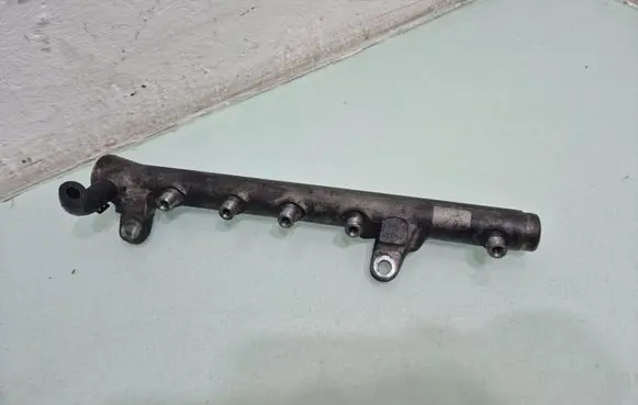 Skoda Fabia Mk2 (5J) Fuel main line pipe R03L125A