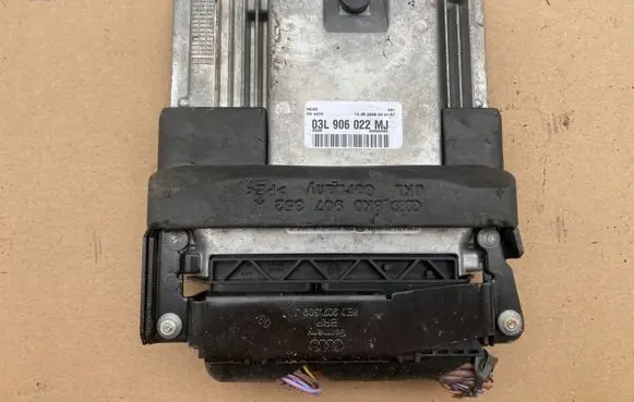 Audi A4 S4 B8 8K Wing mirror control module 03L906022MJ