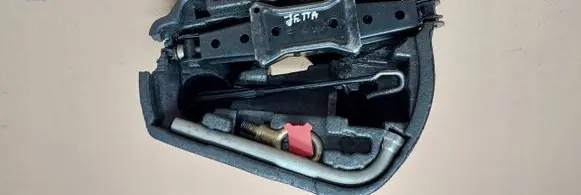 Volkswagen Jetta VI Tool set 