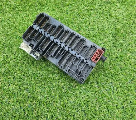 Volkswagen Golf III Fuse box set 357937439