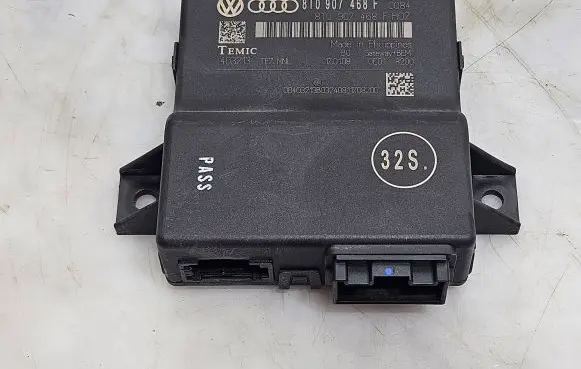 Audi A4 S4 B8 8K Gateway control module 8T0907468F