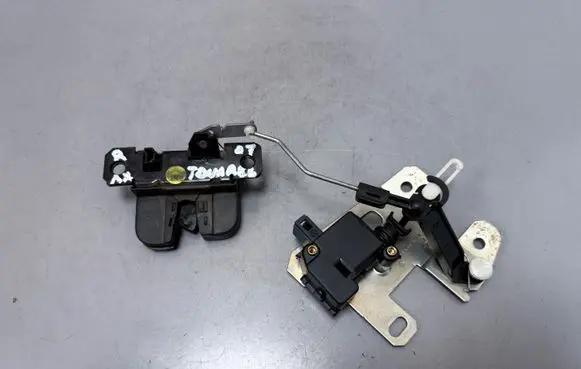 Volkswagen Touareg I Tailgate/trunk/boot lock/catch/latch 7L6827505C