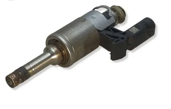 Skoda Octavia Mk3 (5E) Fuel injector 04E103036A