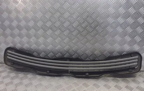 Mercedes-Benz E W210 Bonnet/hood grill A2108800705
