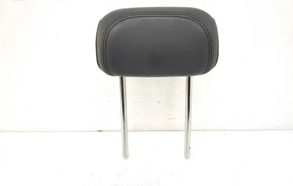 Volkswagen Touareg III Rear seat headrest 