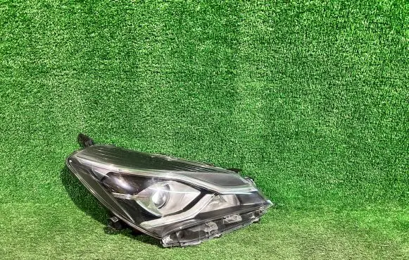 Toyota Yaris Headlight/headlamp