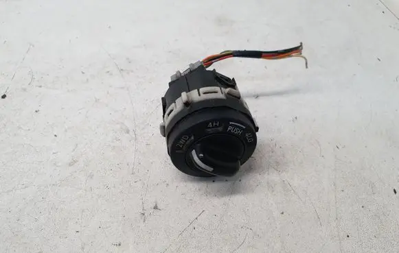 Nissan Navara D40 Other switches/knobs/shifts 5702W