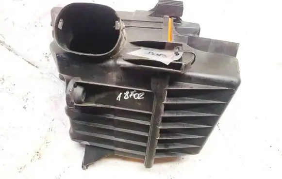 Volkswagen Polo IV 9N3 Air filter box 6q0129601ar 6q0129607ar