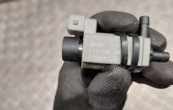 Porsche Cayenne (92A) Turbo solenoid valve 077906283D