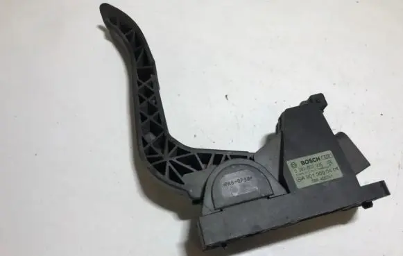 Mercedes-Benz Vito Viano W638 Accelerator throttle pedal 0281002335 a9013000404