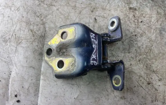 Mitsubishi Pajero Sport I Front door upper hinge