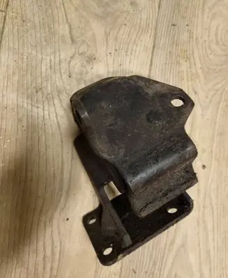 Nissan Navara D22 Engine mount bracket 112202S710