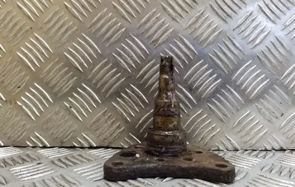 Volkswagen PASSAT B4 Stub axle 