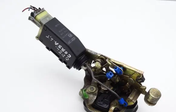 Opel Corsa B Rear door lock 90493703