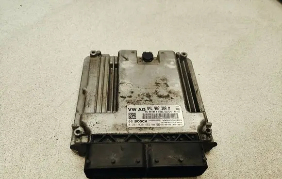 Volkswagen PASSAT B8 Engine control unit/module 04L907309M 0281030462