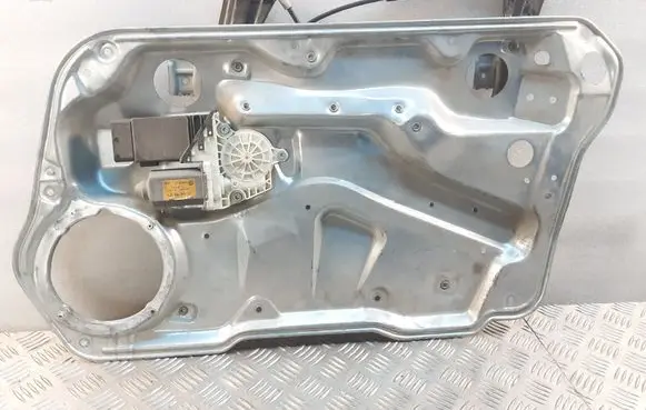Volkswagen Golf IV Front door manual window regulator 
