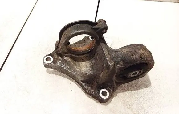 Peugeot 407 Engine mount bracket 96133053