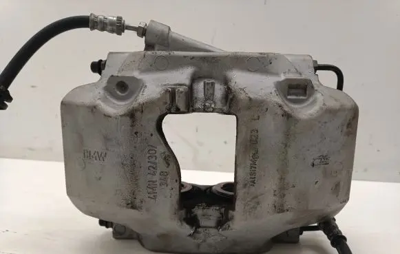 BMW 5 G30 G31 Front brake caliper 688583902