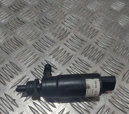 Volkswagen PASSAT B5.5 Headlight washer pump 3B0955681A