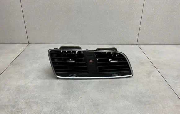 Audi Q3 8U Dash center air vent grill 8U1820951C