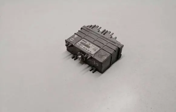 Volkswagen Golf III Engine control unit/module 030906026AB 26SA3711 0261203650