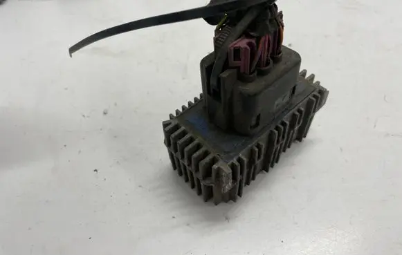 Opel Zafira B Glow plug pre-heat relay 55353011