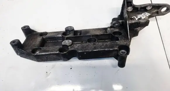 Volvo XC90 Engine mounting bracket 8642196