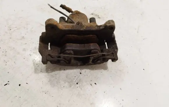 Volkswagen PASSAT B7 Front brake caliper