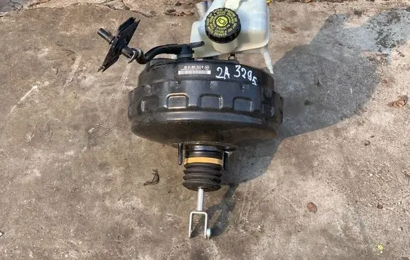 Mercedes-Benz CLS C218 X218 Brake booster A2124301230