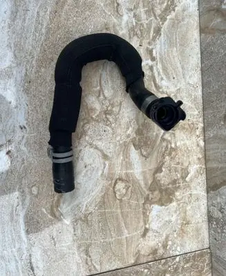 Volvo C40 Engine coolant pipe/hose 32339733