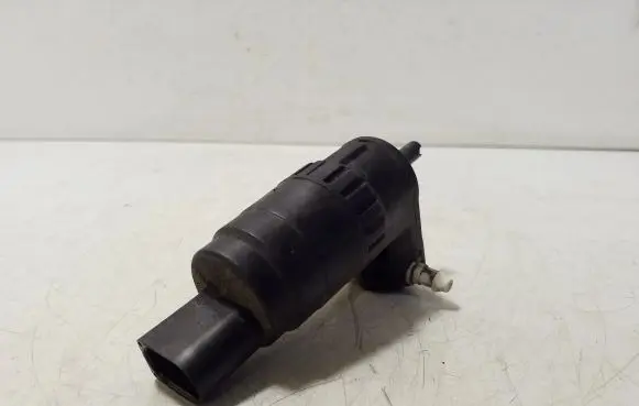Volkswagen Tiguan Windscreen/windshield washer pump 1K6955651