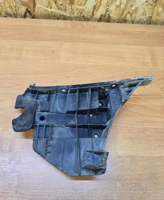 Front bumper mounting bracket