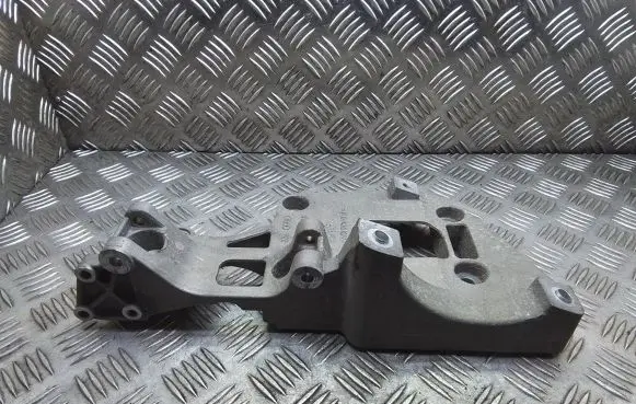 Volkswagen PASSAT B6 Generator/alternator bracket 06F903143F