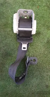 Rear seatbelt