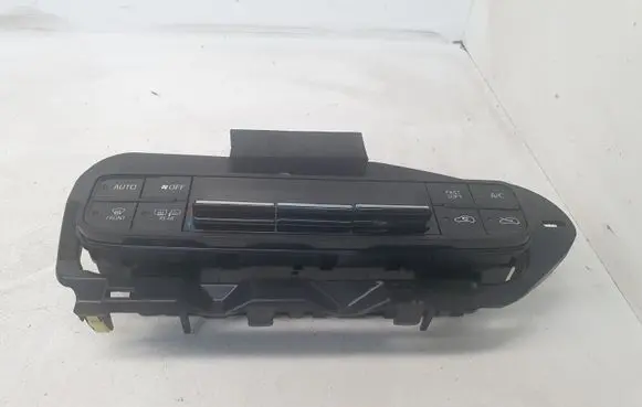 Toyota Auris E180 Climate control unit 5546802030