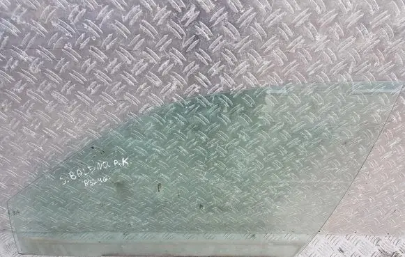Suzuki Baleno EG Front door window glass four-door