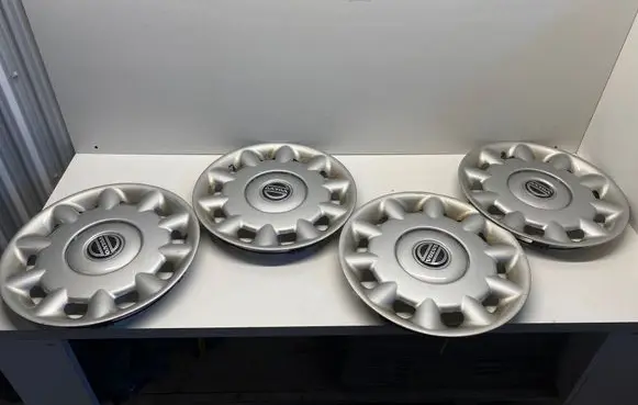 Volvo S40, V40 R15 wheel hub/cap/trim 9157418 1125