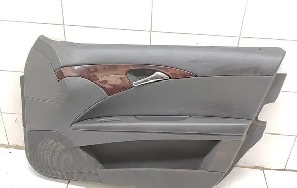 Mercedes-Benz E W211 Front door card panel trim A2117207662 00009D16 7627343