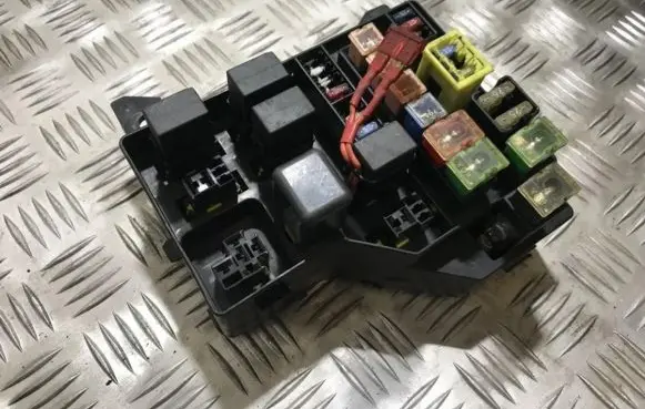 Mitsubishi Carisma Fuse box set b11342