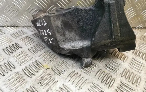 Mercedes-Benz E W212 Engine mounting bracket 6512230004 A6512230004