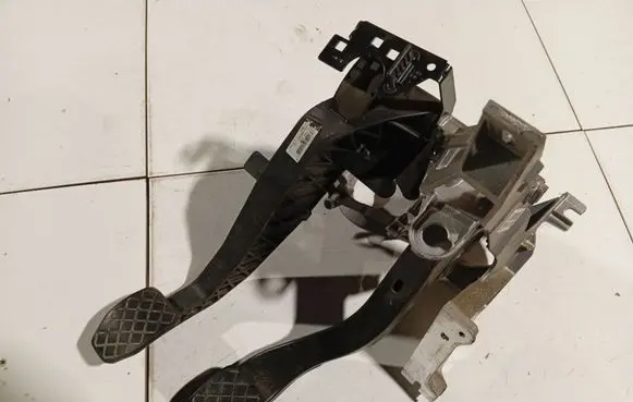 Audi A6 S6 C6 4F Clutch pedal 4F1721316