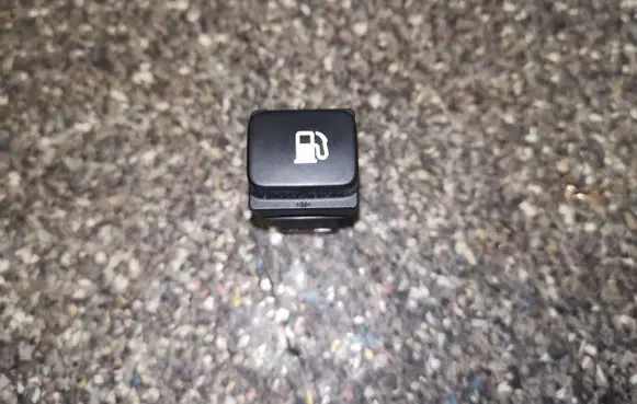 Citroen C4 I Picasso Fuel tank opening switch 68767