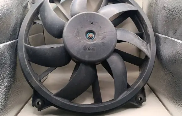 Peugeot 308 Electric radiator cooling fan 9828719880