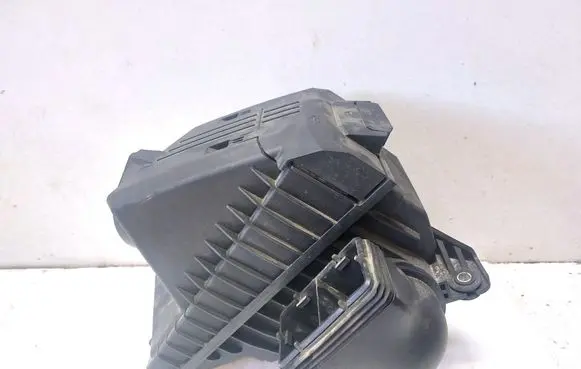 KIA Sorento Air filter box 28240P2000