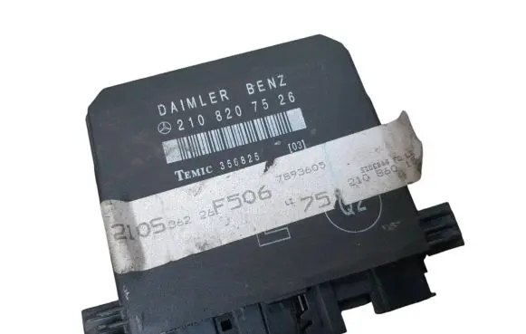 Mercedes-Benz E W210 Door control unit/module 2108207526