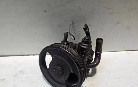 Mazda 323 F Power steering pump