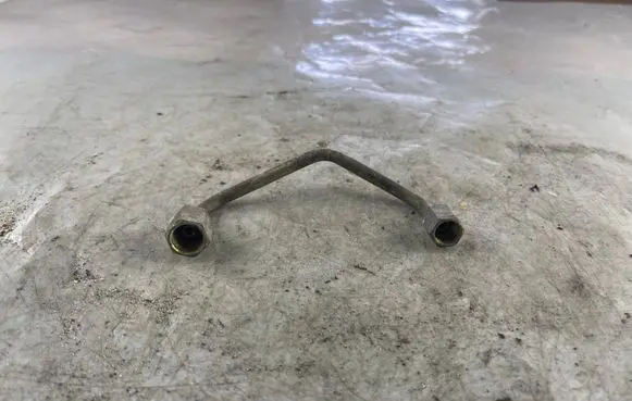 Fuel injector supply line/pipe