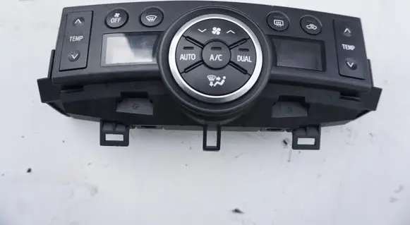 Toyota Avensis T220 Climate control unit