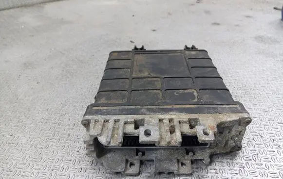 Volkswagen Golf III Engine control unit/module 028906021C 0281001170
